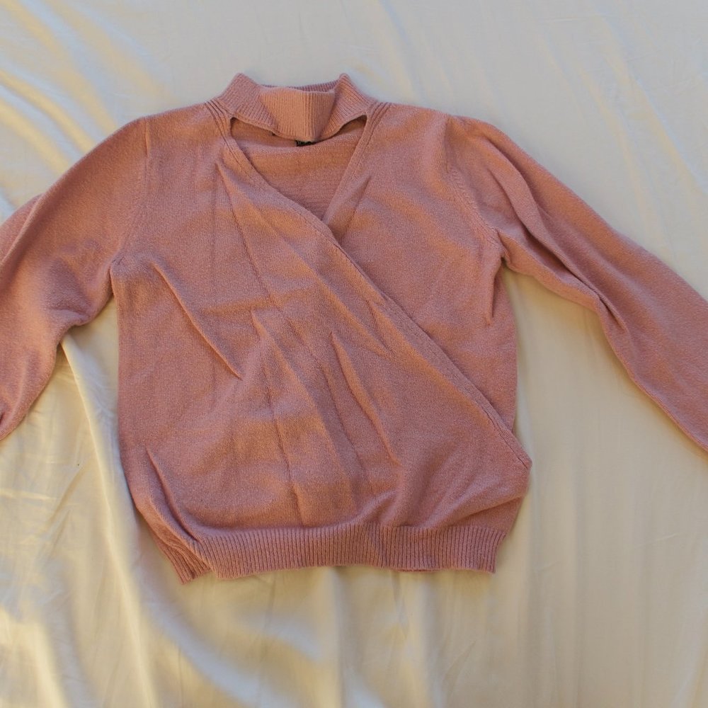 V CUT PINK TURTLENECK